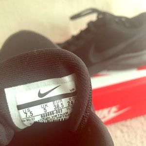 New nike black women shoes